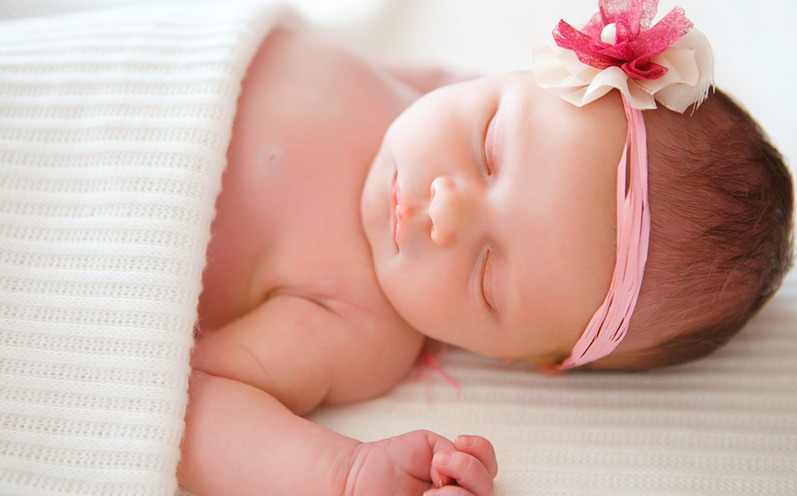 Kopfbänder für Babys: Das sollten Mütter beachten!