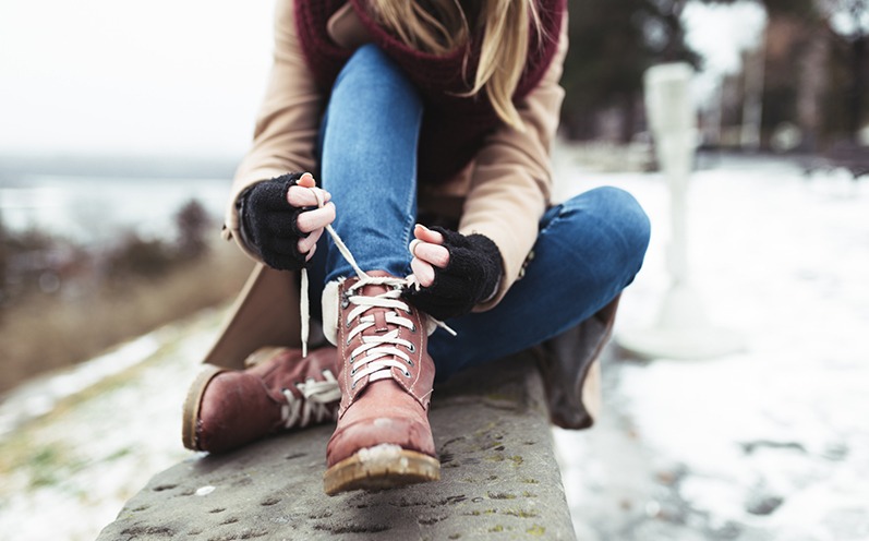Nie mehr kalte Füße in Schuhen! Diese 10 Tricks helfen dabei!