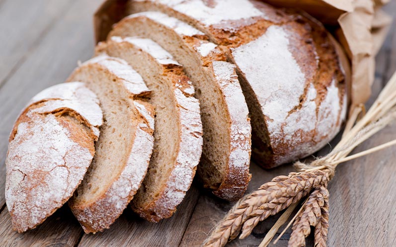 Gesundes Brot selber backen: Weizen-Dinkel-Brot